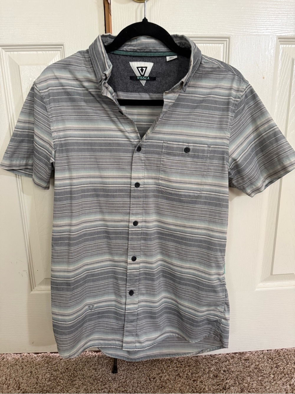VISSLA Men's Gray Striped Short-Sleeve Button-Down Shirt